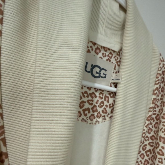 XS Super Soft UGG Robe - Picture 3 of 6